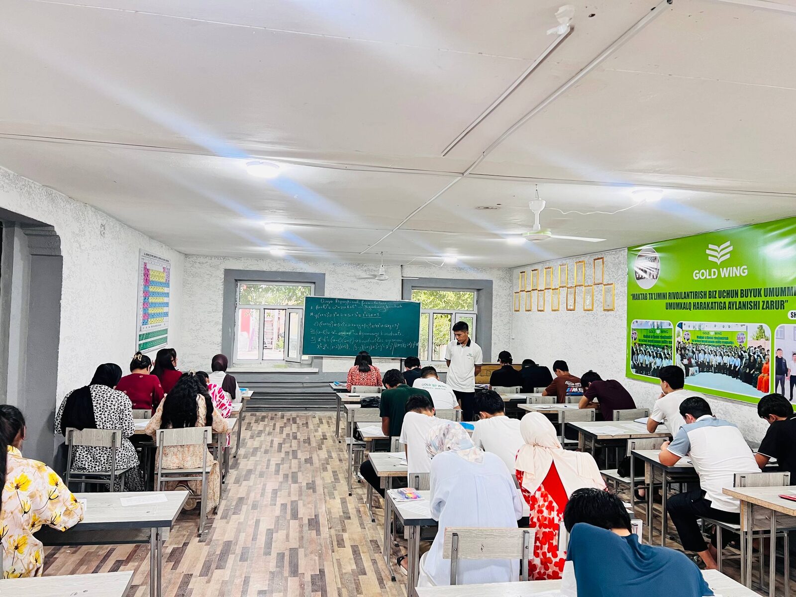 Maktab binosi yoki dars jarayoni